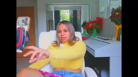 diosadeluniverso_ online show from March 2026 01:16:02 PM