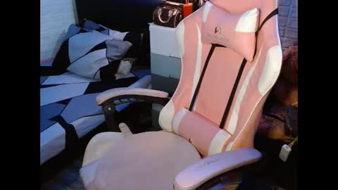 Snapshot of dirtylexa31 chatting on January 2025 09:04:01 PM LEXA online show from January 2025 09:04:01 PM