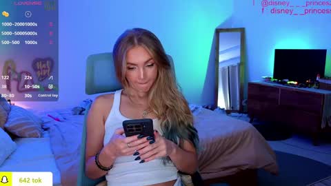 Snapshot of disney__princess chatting on April 2026 11:30:02 AM JASMINE online show from April 2026 11:30:02 AM