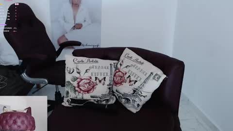 Snapshot of diva_milf chatting on January 2025 01:08:01 AM Diva online show from January 2025 01:08:01 AM