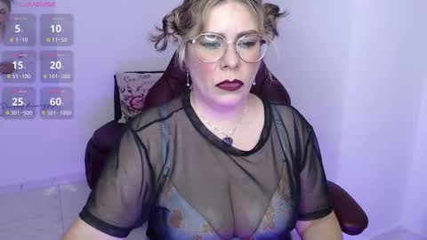 Snapshot of diva_milf chatting on February 2025 09:27:02 PM Diva online show from February 2025 09:27:02 PM