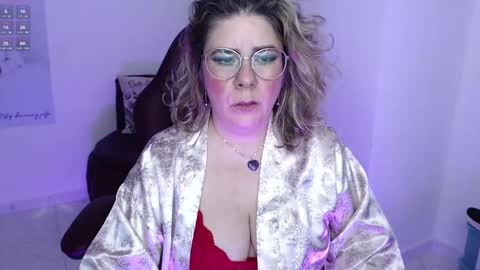 Snapshot of diva_milf chatting on February 2025 02:15:01 AM Diva online show from February 2025 02:15:01 AM