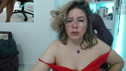 Snapshot of diva_milf chatting on February 2025 12:27:02 PM Diva online show from February 2025 12:27:02 PM