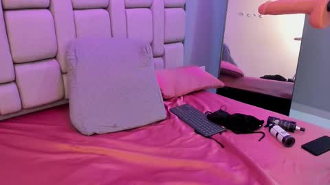 divine_sin online show from November 2025 07:58:01 PM