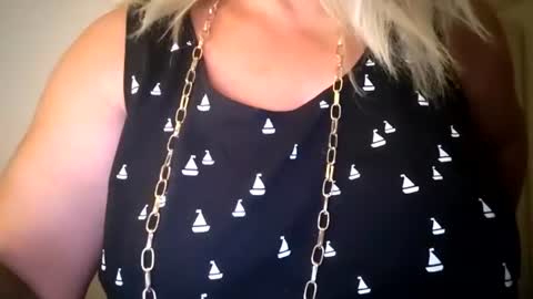 Snapshot of divineblond chatting on July 2026 07:08:02 PM Alexxa online show from July 2026 07:08:02 PM