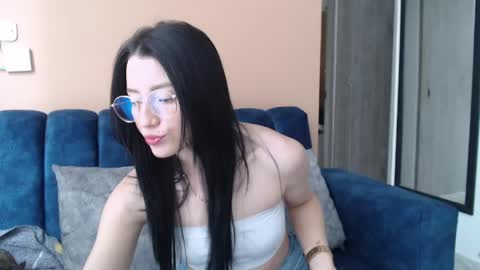 Snapshot of divineisis chatting on June 2026 05:06:01 PM Hera online show from June 2026 05:06:01 PM