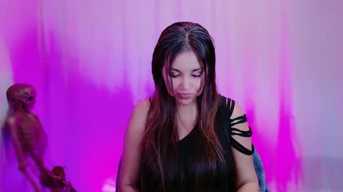 DivineLynn online show from February 2025 06:48:01 PM