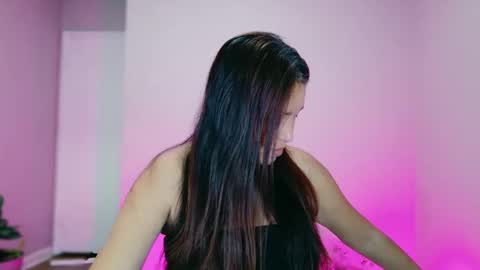 DivineLynn online show from November 2025 02:29:02 PM