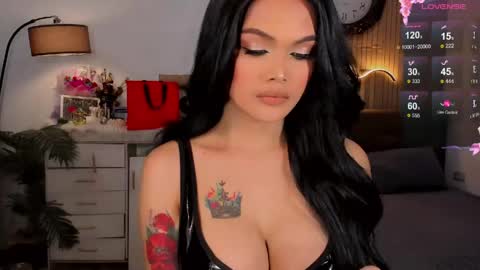Snapshot of divinequeen chatting on May 2026 02:25:02 PM online show from May 2026 02:25:02 PM