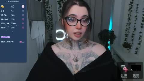 dixipixi_ online show from April 2026 05:45:02 AM