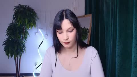 Mia online show from April 2026 08:01:01 AM