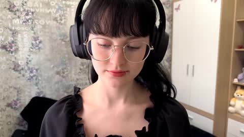 Annie PVT IS OPEN online show from September 2025 12:05:02 PM