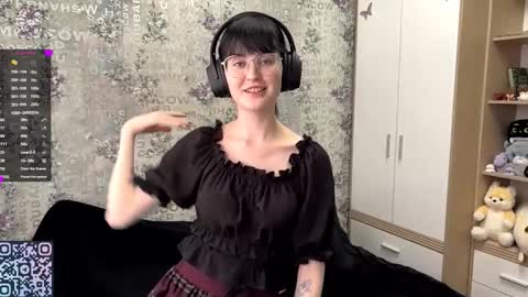 Annie PVT IS OPEN online show from September 2025 12:09:01 PM