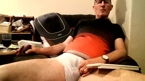 Snapshot of doggsaur chatting on December 2024 11:39:02 AM Doggsaur online show from December 2024 11:39:02 AM