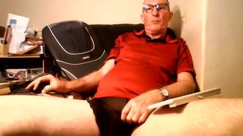 Snapshot of doggsaur chatting on March 2025 03:38:02 PM Doggsaur online show from March 2025 03:38:02 PM