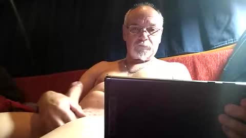 doghouseblue online show from December 2025 08:35:01 PM