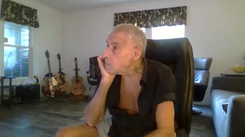 Snapshot of dogluc7 chatting on December 2024 08:15:01 PM dogluc7 online show from December 2024 08:15:01 PM