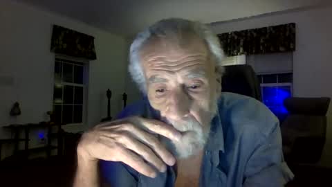 Snapshot of dogluc7 chatting on January 2025 04:26:01 AM dogluc7 online show from January 2025 04:26:01 AM