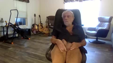 Snapshot of dogluc7 chatting on February 2025 06:42:02 PM dogluc7 online show from February 2025 06:42:02 PM