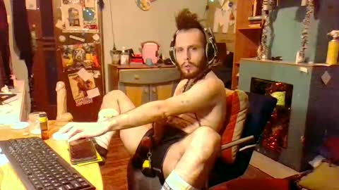 Snapshot of dogwithamohawk chatting on January 2025 03:43:01 PM dogwithamohawk online show from January 2025 03:43:01 PM