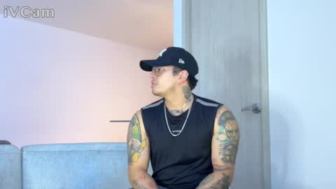 Snapshot of doll_and_sex chatting on October 2025 03:14:01 AM Auro and Santiago online show from October 2025 03:14:01 AM