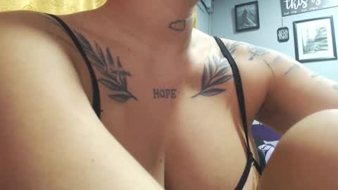 Snapshot of doll_and_thebrown chatting on October 2025 12:44:02 AM doll_and_thebrown online show from October 2025 12:44:02 AM