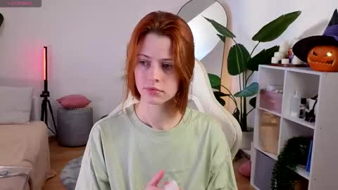 Snapshot of doll_lesli chatting on October 2025 09:19:01 AM Your doll Lesli online show from October 2025 09:19:01 AM