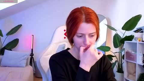 Snapshot of doll_lesli chatting on November 2025 08:23:02 AM Your doll Lesli online show from November 2025 08:23:02 AM