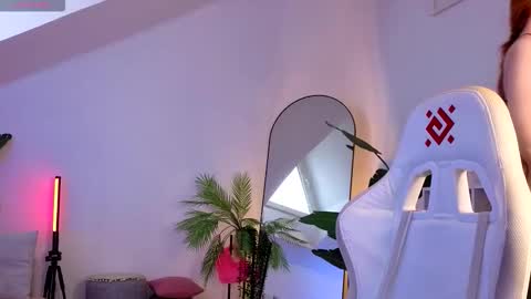 Snapshot of doll_lesli chatting on November 2025 08:35:02 AM Your doll Lesli online show from November 2025 08:35:02 AM