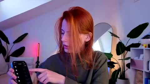 Snapshot of doll_lesli chatting on November 2025 09:31:01 AM Your doll Lesli online show from November 2025 09:31:01 AM