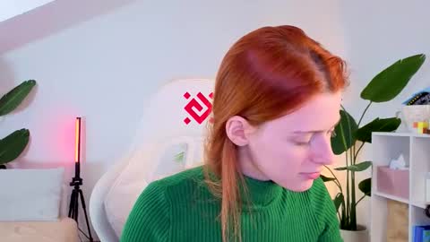 Snapshot of doll_lesli chatting on November 2025 09:43:02 AM Your doll Lesli online show from November 2025 09:43:02 AM