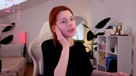 Snapshot of doll_lesli chatting on December 2025 09:51:01 AM Your doll Lesli online show from December 2025 09:51:01 AM