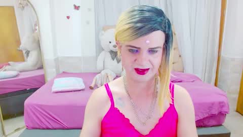 Snapshot of dolldirtyxxx1 chatting on December 2025 05:15:02 AM ilona online show from December 2025 05:15:02 AM