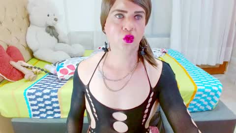 Snapshot of dolldirtyxxx1 chatting on January 2026 05:10:02 AM ilona online show from January 2026 05:10:02 AM