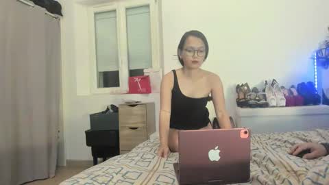 dolly2425 online show from April 2026 10:37:02 PM