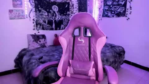 Snapshot of dolly_bones chatting on October 2025 10:55:01 PM dolly_bones online show from October 2025 10:55:01 PM