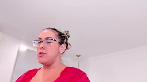 Snapshot of dolly_walker chatting on June 2026 01:19:01 AM dolly walker online show from June 2026 01:19:01 AM