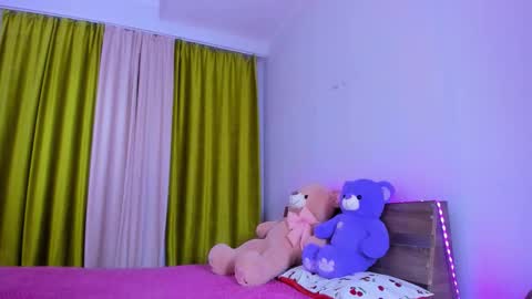 Snapshot of dollyiaa chatting on September 2025 12:54:01 PM Dollya online show from September 2025 12:54:01 PM