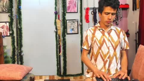 Snapshot of dom2travelers_sm chatting on January 2025 05:39:02 PM Diego Castell online show from January 2025 05:39:02 PM