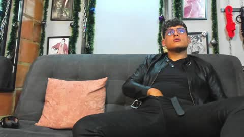 Snapshot of dom2travelers_sm chatting on January 2025 09:36:02 PM Diego Castell online show from January 2025 09:36:02 PM