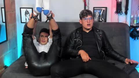 Snapshot of dom2travelers_sm chatting on January 2025 05:56:02 PM Diego Castell online show from January 2025 05:56:02 PM