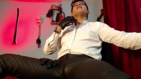 Snapshot of dom2travelers_sm chatting on September 2025 03:55:02 PM Diego Castell online show from September 2025 03:55:02 PM