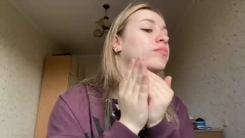 Mia online show from April 2026 08:07:01 AM