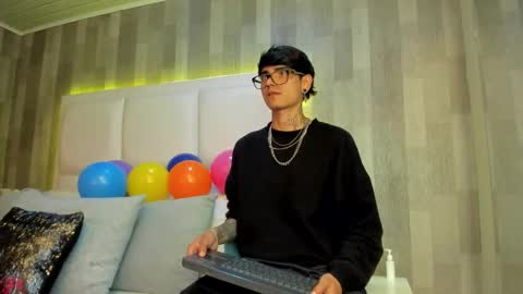 Snapshot of dominic_foox chatting on February 2026 02:03:01 PM Dominic foox online show from February 2026 02:03:01 PM