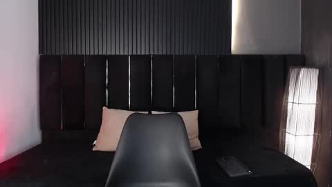 Dominic online show from November 2025 10:42:02 PM