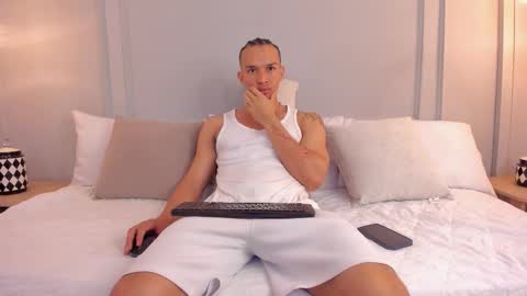 Snapshot of dominick_star chatting on November 2025 04:01:01 AM Dominick Star online show from November 2025 04:01:01 AM