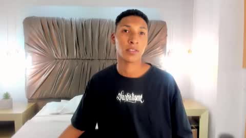 Domminick18 online show from October 2025 07:38:01 PM