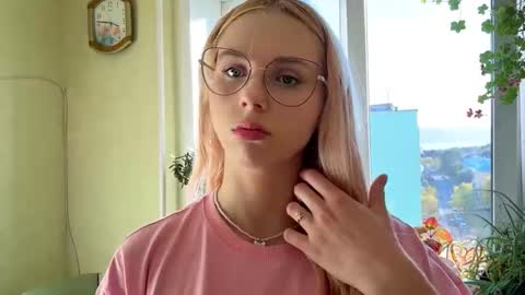 Karolina online show from October 2025 11:40:01 AM