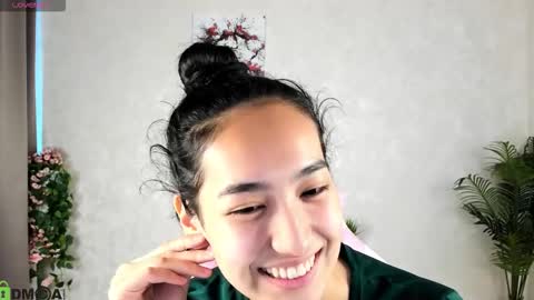 Aura online show from September 2025 03:54:01 AM