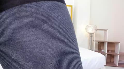 Paula DiazGMT-5 0730 - 1400 online show from November 2025 12:04:01 PM